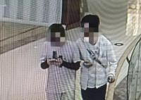 商場兩男子朝嬰兒車吐口水 致使嬰兒出現腹瀉癥狀