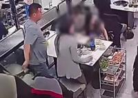 多人輪番騷擾女顧客 店員制止被報復
