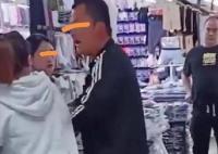 男子強(qiáng)拉老婆退掉幾十元衣服 背后真相令人唏噓