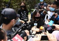 重慶墜亡姐弟生母給孩子念判決詞 這一條路只是走了一大半而已