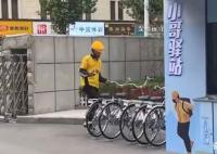 淄博一小區(qū)為外賣員配單車 網(wǎng)友：實(shí)在是太暖心了
