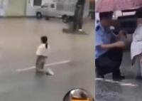 孕婦冒雨跪派出所門口 警方回應(yīng)