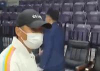 趙本山宋小寶觀戰遼籃總決賽 沒買到VIP球票坐在普通球迷區