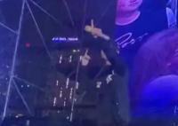 一萬的票隔壁唱了九千八 觀眾大聲合唱幾乎蓋過了周杰倫的聲音
