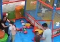 男童碰倒女童遭對方家長怒摔3次 具體情況正在調查中