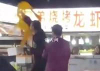 攤主中獎千萬后興奮掀桌?質(zhì)疑聲來了