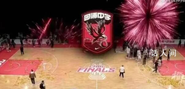 縣城中學籃球隊奪全國冠軍 全城歡迎