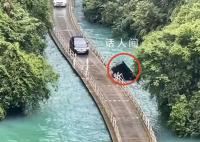 360度全景記錄車輛過恩施網紅浮橋 橋面多個減速帶