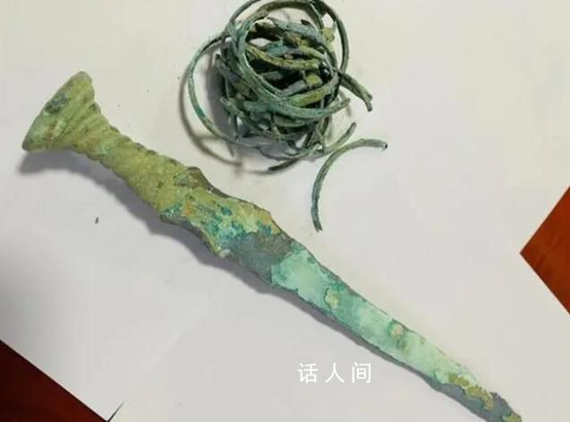 男子路邊花5600元買到戰國青銅劍 捐贈給保山市博物館