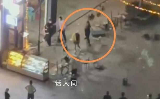 警方回應男子猛砸女子致倒地不起 網友：這個男子太狠了