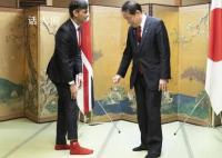 蘇納克與岸田會面展示“紅襪子” 網友：什么情況