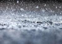 女子家中廚房窗戶被暴風雨整個吹掉 幸虧樓下人比較少沒砸到人
