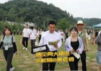 黃老師素顏遭吐槽 “丑”局長解圍