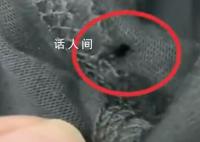 店員稱衣服掉地上摔個(gè)洞需賠款 男子覺得很不可思議只好報(bào)警處理