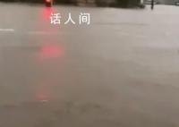 桂林強降雨出現內澇:車要浮起來了