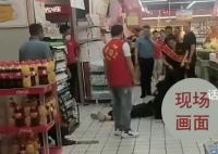 超市女店員制服行兇者現場曝光 警方已介入處理