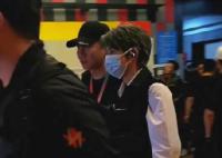 王源來看李宇春演唱會 簡直就是個(gè)妥妥的粉絲無疑了