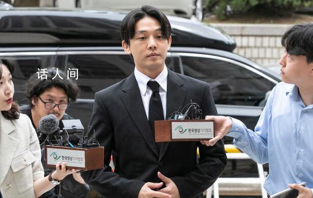 劉亞仁被上銬送往拘留所 其否認(rèn)協(xié)助男友逃亡