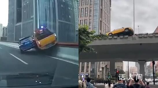 上海兩車“斗氣” 致一車騎跨高架欄