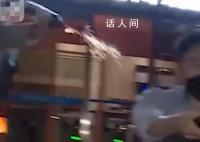 劉亞仁受訪時被路人潑水 劉亞仁怒瞪了其一眼