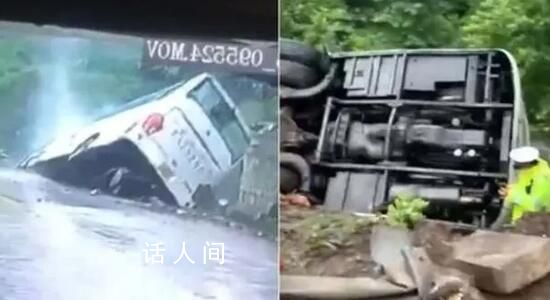 湖北宜昌一旅游大巴發(fā)生側(cè)翻 事故原因正在進一步調(diào)查中