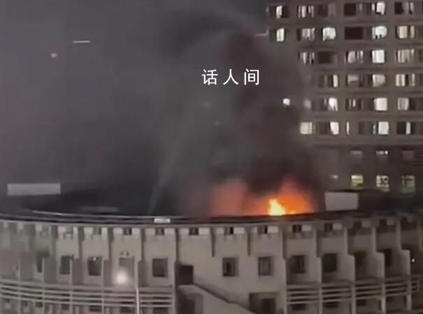 寧波一醫院突發火災 多輛消防車已趕到現場