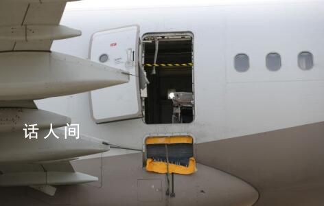 男子擅開飛機艙門試圖跳下被拉住 稱近期壓力大