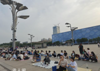 五月天鳥巢演唱會場外大合唱 場面十分壯觀