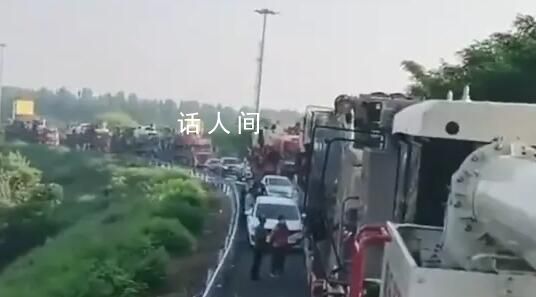 河南通報數百輛收割車無法下高速 回應：不存在數百輛車擁堵5天情況