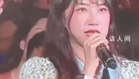 被任賢齊救過的女孩來看演唱會(huì)了 我已經(jīng)認(rèn)識(shí)你22年了小的時(shí)候你還抱過我