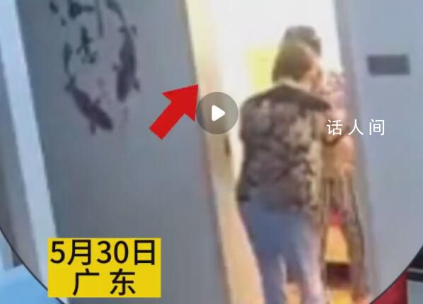 保姆扶老人進臥室后一把推倒 背后真相令人發(fā)指