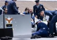 白宮說拜登摔倒后身體狀況良好 看上去精神不錯