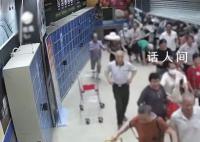 78歲老人參加超市促銷被擠倒骨折 超市方回復稱讓走司法程序