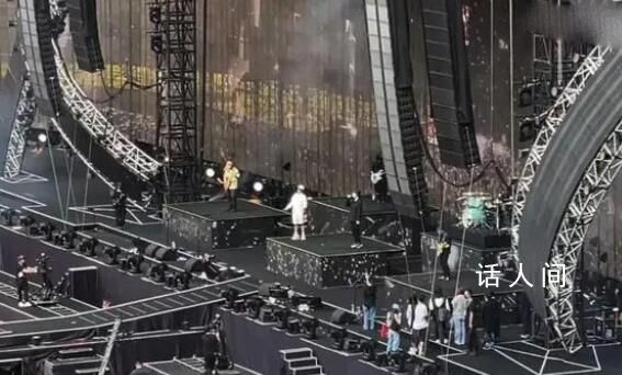 華晨宇現(xiàn)身五月天鳥巢演唱會 演唱會彩排視頻曝光