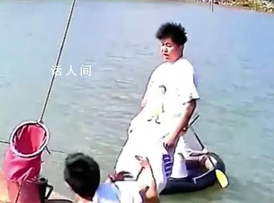 男子掉入魚塘前緊急扔出手機 手機：我沒跟錯人
