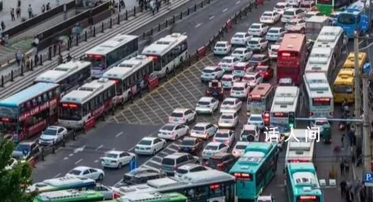 多地對(duì)網(wǎng)約車按下“暫停鍵” 車子不好開(kāi)錢(qián)賺不到