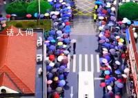 毛坦廠中學萬人雨中送考 考生們集體出征迎戰高考