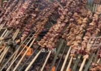 廣西燒烤竹簽長1米8 不僅排面大做法還講究