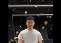 許昕用花式乒乓為考生加油 全力以赴做自己的冠軍