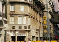 男子在武漢步行街被磚砸倒 通報：原因正在調查