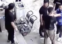 洛陽(yáng)多名城管毆打商販?官方回應(yīng)