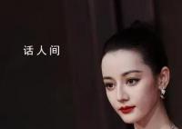 迪麗熱巴紅毯趕蚊子 引發(fā)了網(wǎng)友的關(guān)注和歡笑
