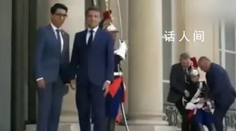 馬克龍接見外國元首時一警衛熱暈 當天巴黎的氣溫高達30攝氏度