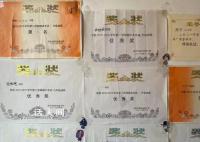 感動全網的高考生家里貼滿獎狀 計劃出去打工