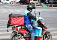騎手車被查扣當(dāng)場給執(zhí)法人員“普法” 提供對于現(xiàn)有執(zhí)法體系的改進(jìn)思路