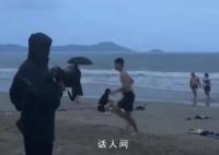 保安好言相勸無果后喊話:想死走遠點