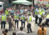 抱嬰兒男子被按在地 派出所回應