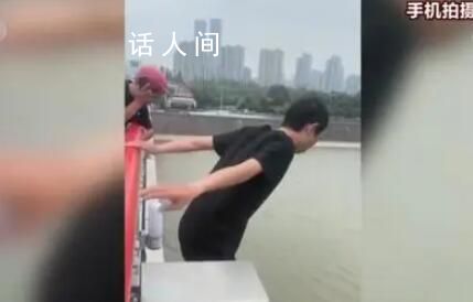 跳河救人小哥說(shuō)大家給我的太多了 我不是英雄我就是一個(gè)普通的人