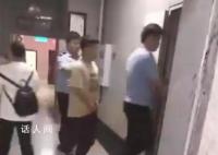 20歲快遞員猥褻50歲阿姨被行拘 警方已將該男子帶走正在處理該案