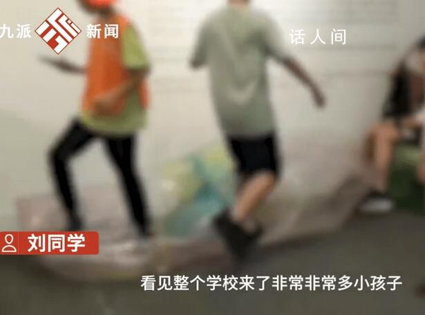 畢業(yè)生美術(shù)展遭熊孩子踩踏 熊孩子們?cè)谡钩鲎髌飞纤烈馔嫠?></em><span>畢業(yè)生美術(shù)展遭熊孩子踩踏 熊孩子們?cè)谡钩鲎髌飞纤烈馔嫠?/span></a></li>
                
                <li><a href=